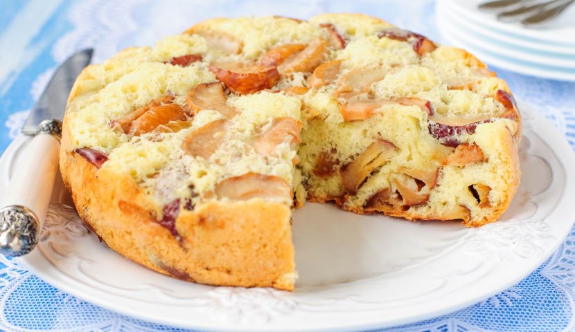 Быстрая яблочная шарлотка