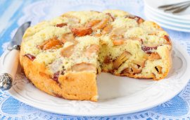 Быстрая яблочная шарлотка